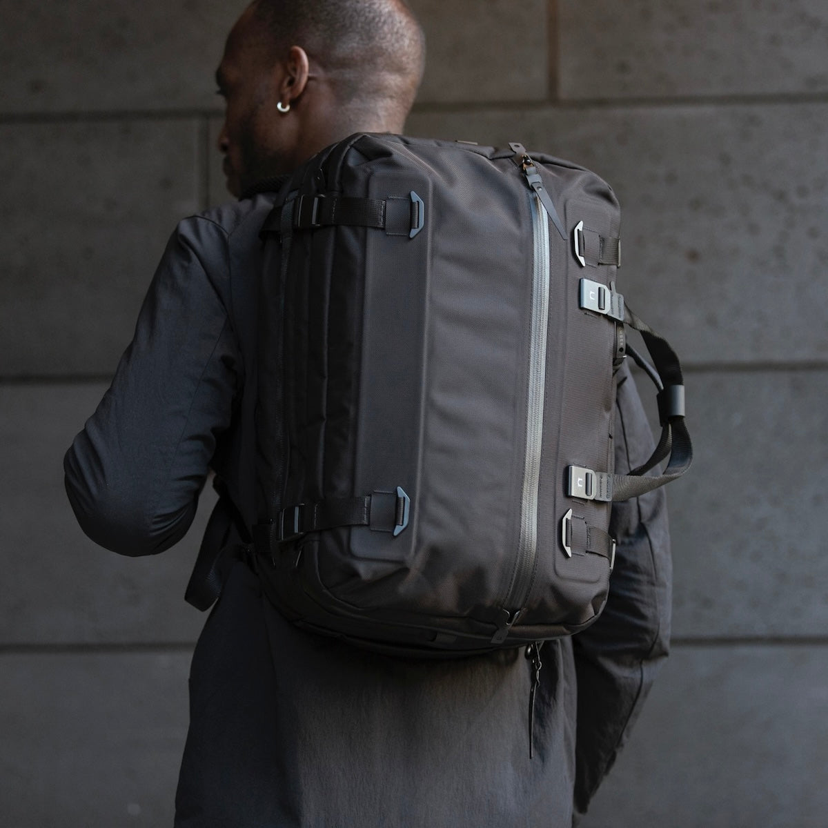 【極美品】BLACK EMBER FORGE 30 コンプレッション　ショルダー Black Ember Forge-30 EmberTex™ PFAS Free 20L - 30L Expansion - COYOTE