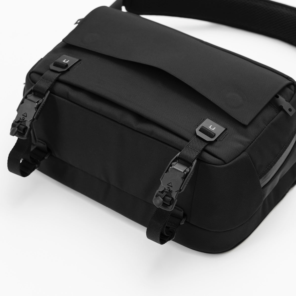バッグ Black Ember GRIP SLING 9 &V-BUCKLE STRAP Black Ember GRIP SLING V-BUCKLE STRAPS | Crossbody Bags & Slings