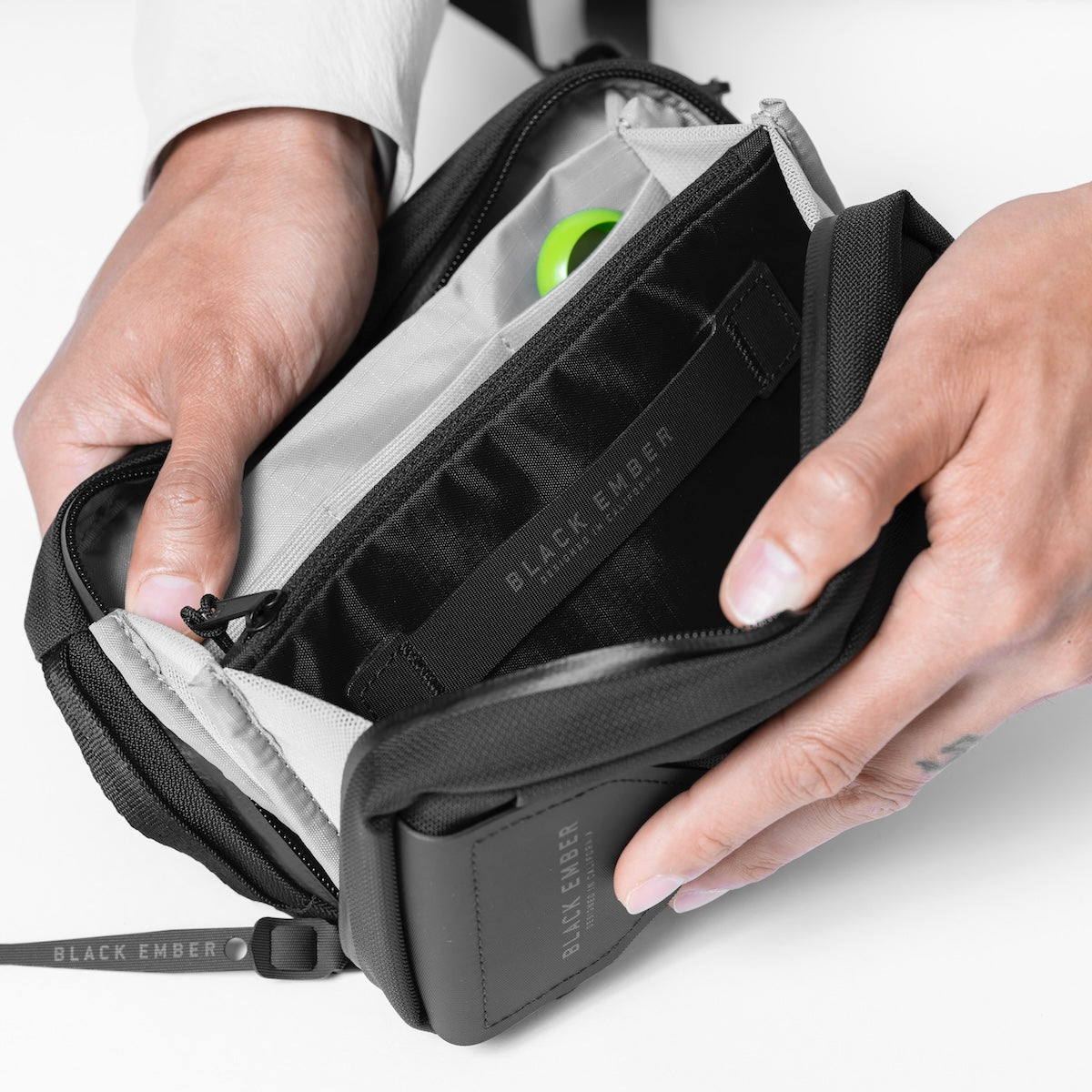 BLACK EMBER ボディバッグ BLACK EMBER（ブラックエンバー） 最大46%☆5/19限定 日本正規品